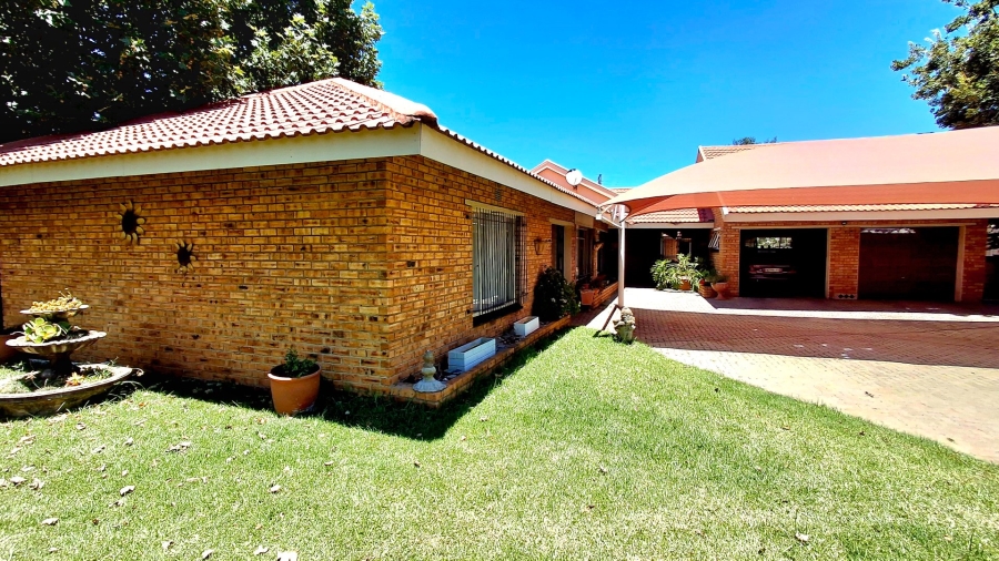 3 Bedroom Property for Sale in Roodia Free State